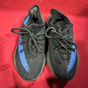 Kids Yeezy gym shoes